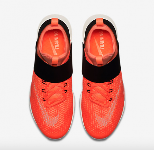 Geschenkideen für sportliche Frauen - Sportschuhe für das HIIT Training - Nike ZOOM STRONG