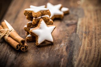 Ketogene Zimtsterne Low Carb Weihnachtsplätzchen ohne Zucker und ohne Kohlenhydrate