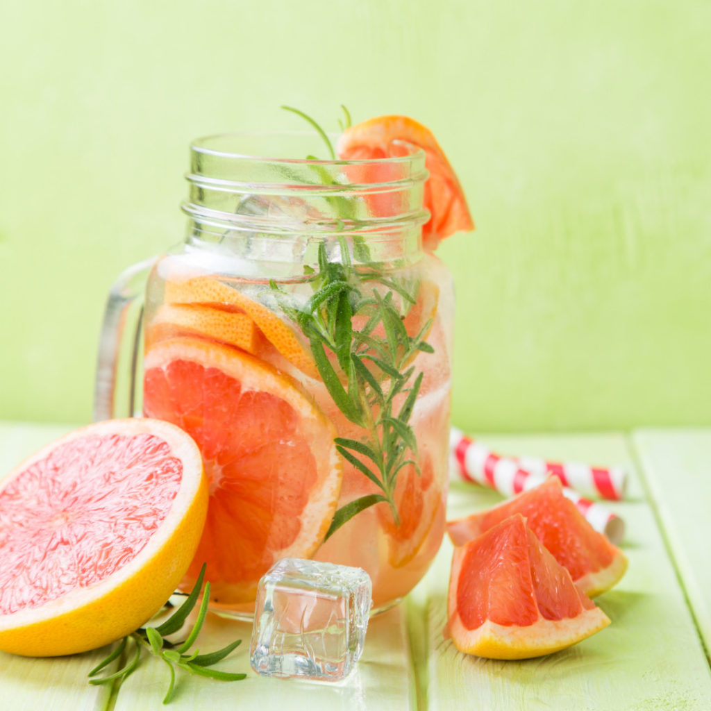 Detox Wasser Rezepte für eine Entgiftungskur · STRONG Magazine