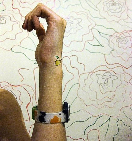 Frauen handgelenk tattoos 100+ kleine