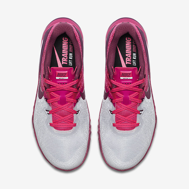 Geschenkideen für sportliche Frauen - Sportschuhe für das HIIT Training - Nike METCOM Geschenkideen für sportliche Frauen - Sportschuhe für das HIIT Training - Nike METCOM