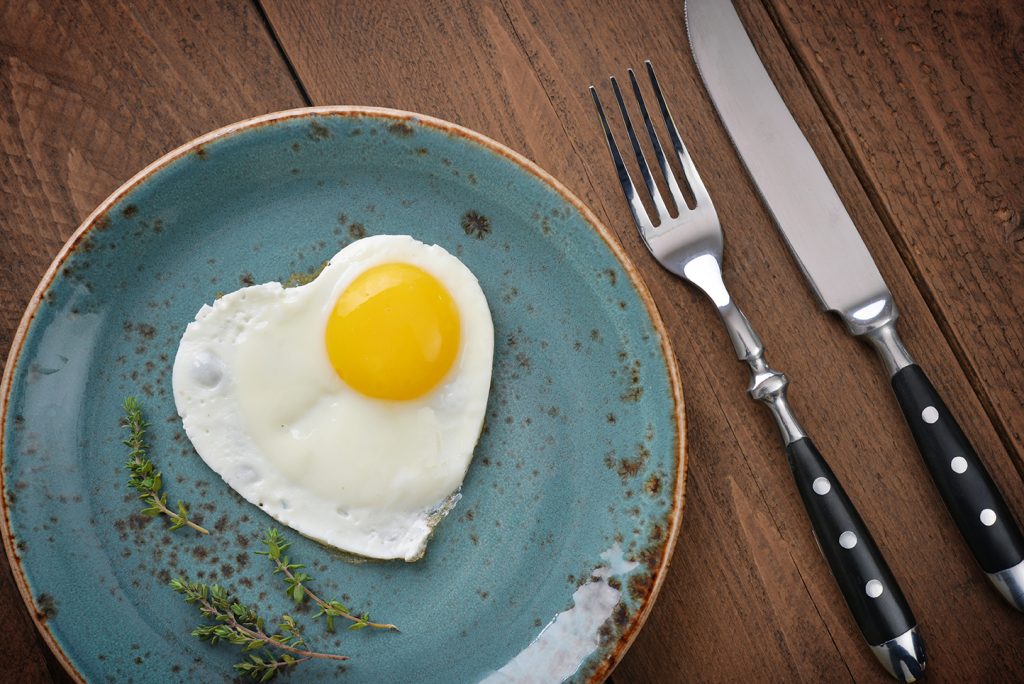 Eier in Herzform - Inspirationen für Low Carb Rezepte zum Valentinstag für Fit Couples und Fitness Paare