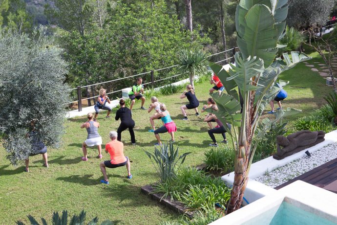 Fitness Reisen mit Top Hill Retreats auf Ibiza - Bootcamp Training im Urlaub unter Palmen