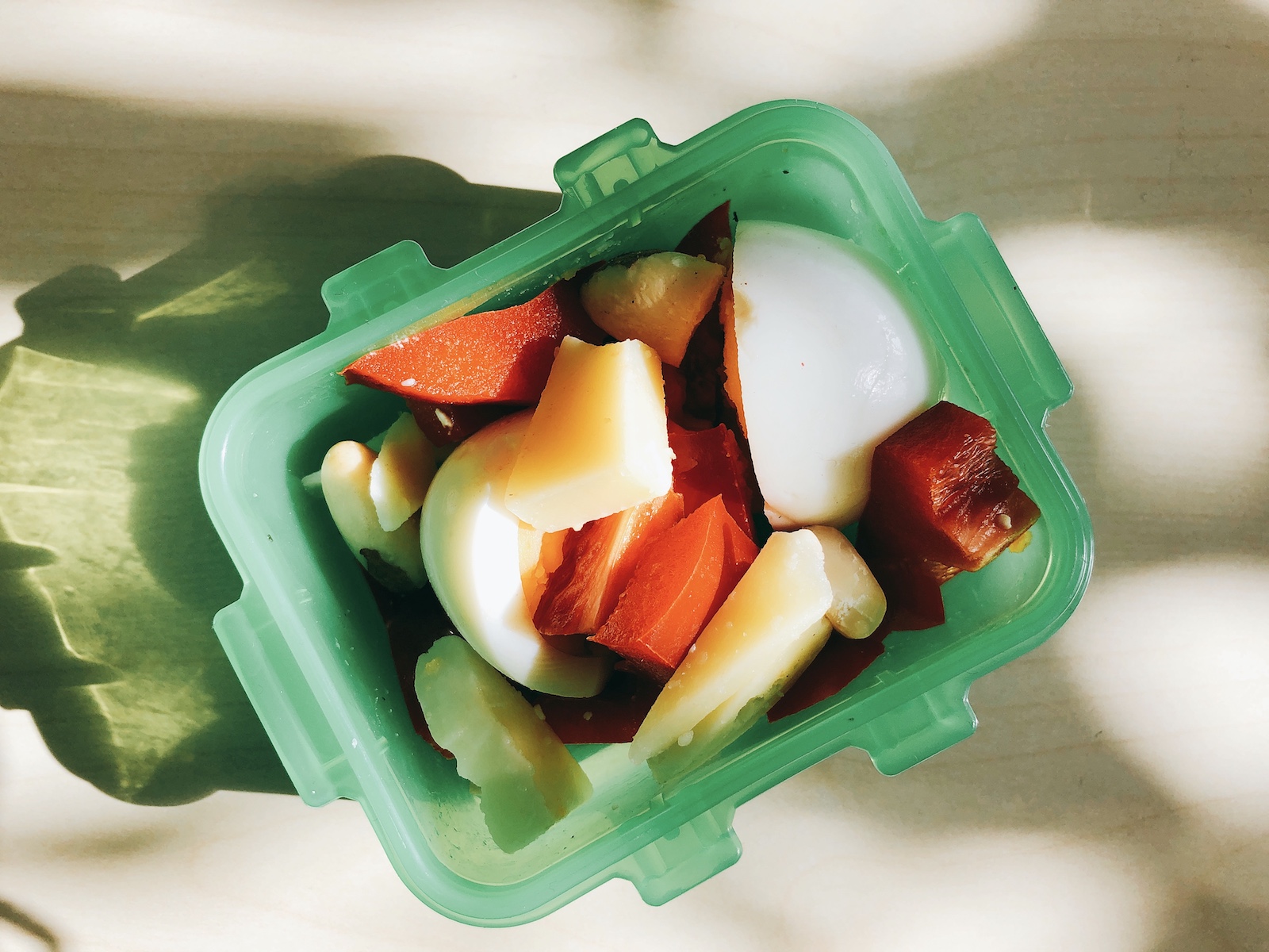 Hartgekochte Eier mit Berges, Mandeln und Paprika - der perfekte Kette Snack für zwischendurch