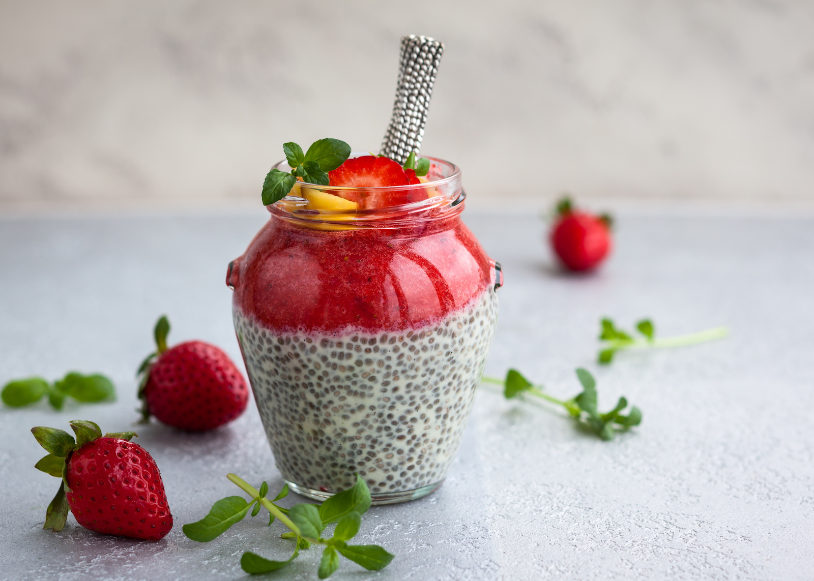 Veganer Erdbeeren-Chia Joghurt für die ketogene Ernährung